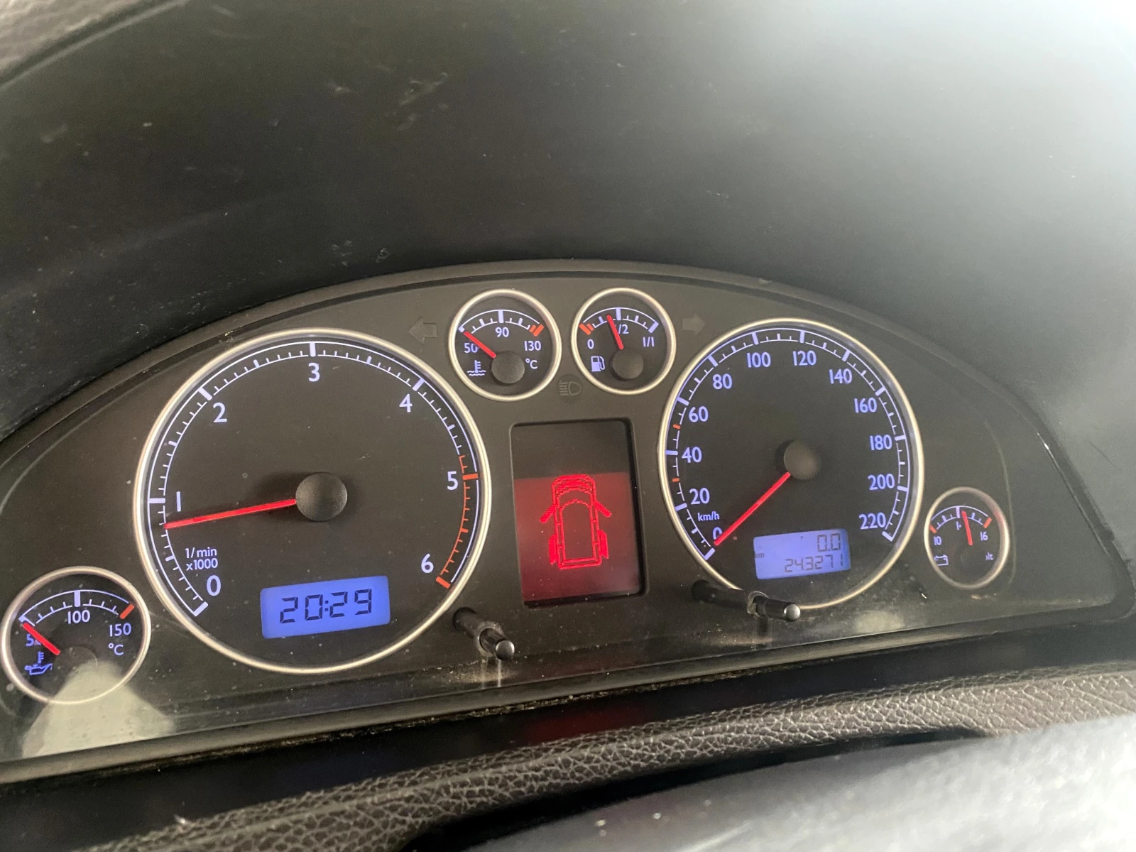 VW Multivan 2.5TDi Италия ---Без аналог--- - изображение 9