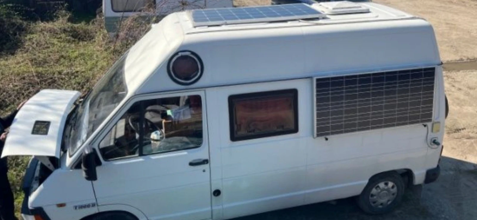 Кемпер Renault Trafic, снимка 4 - Каравани и кемпери - 46741347