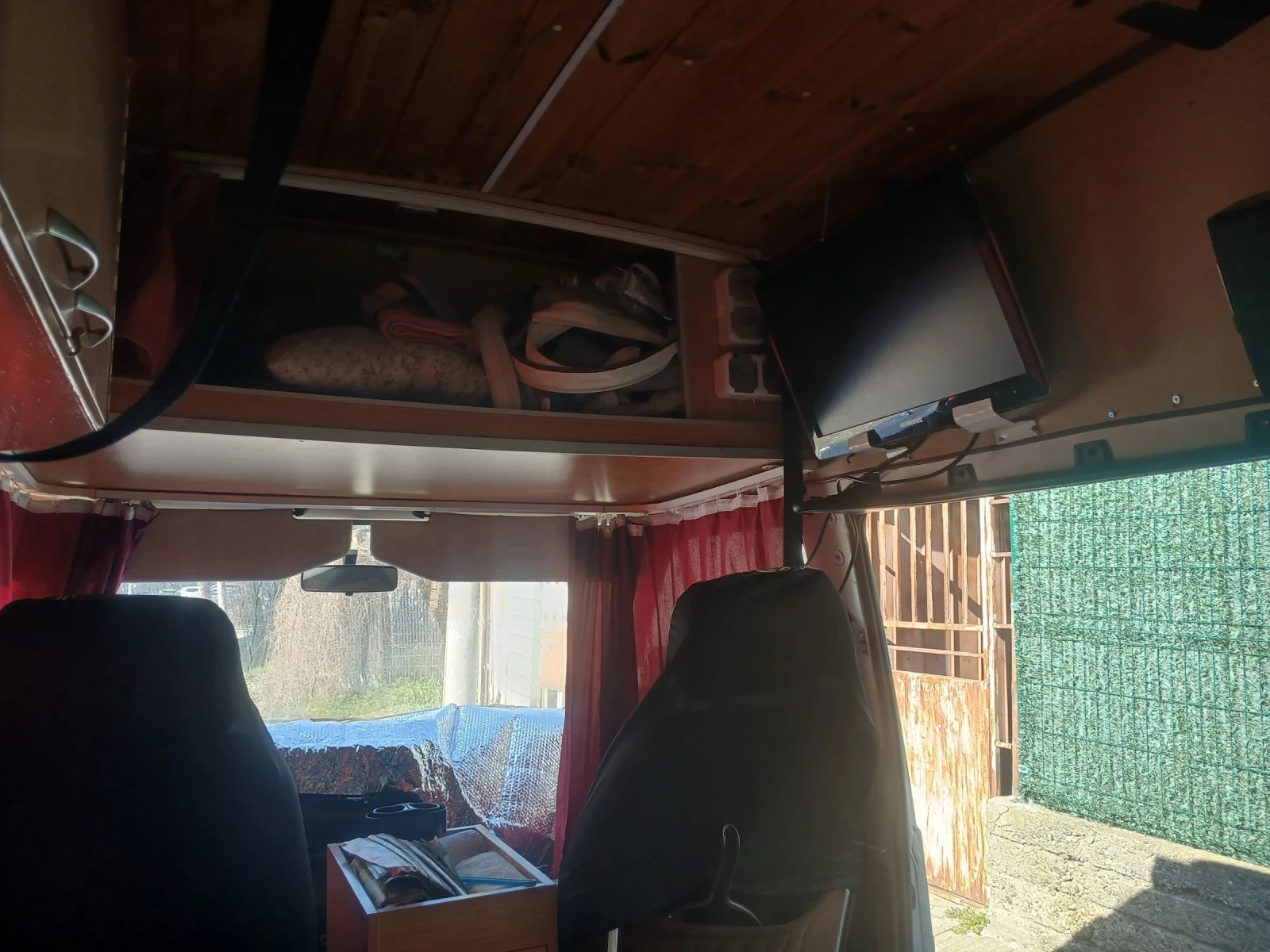 Кемпер Renault Trafic, снимка 8 - Каравани и кемпери - 46741347