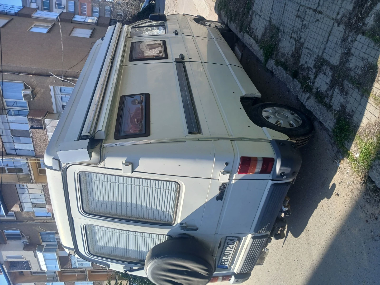 Кемпер Renault Trafic, снимка 3 - Каравани и кемпери - 46741347