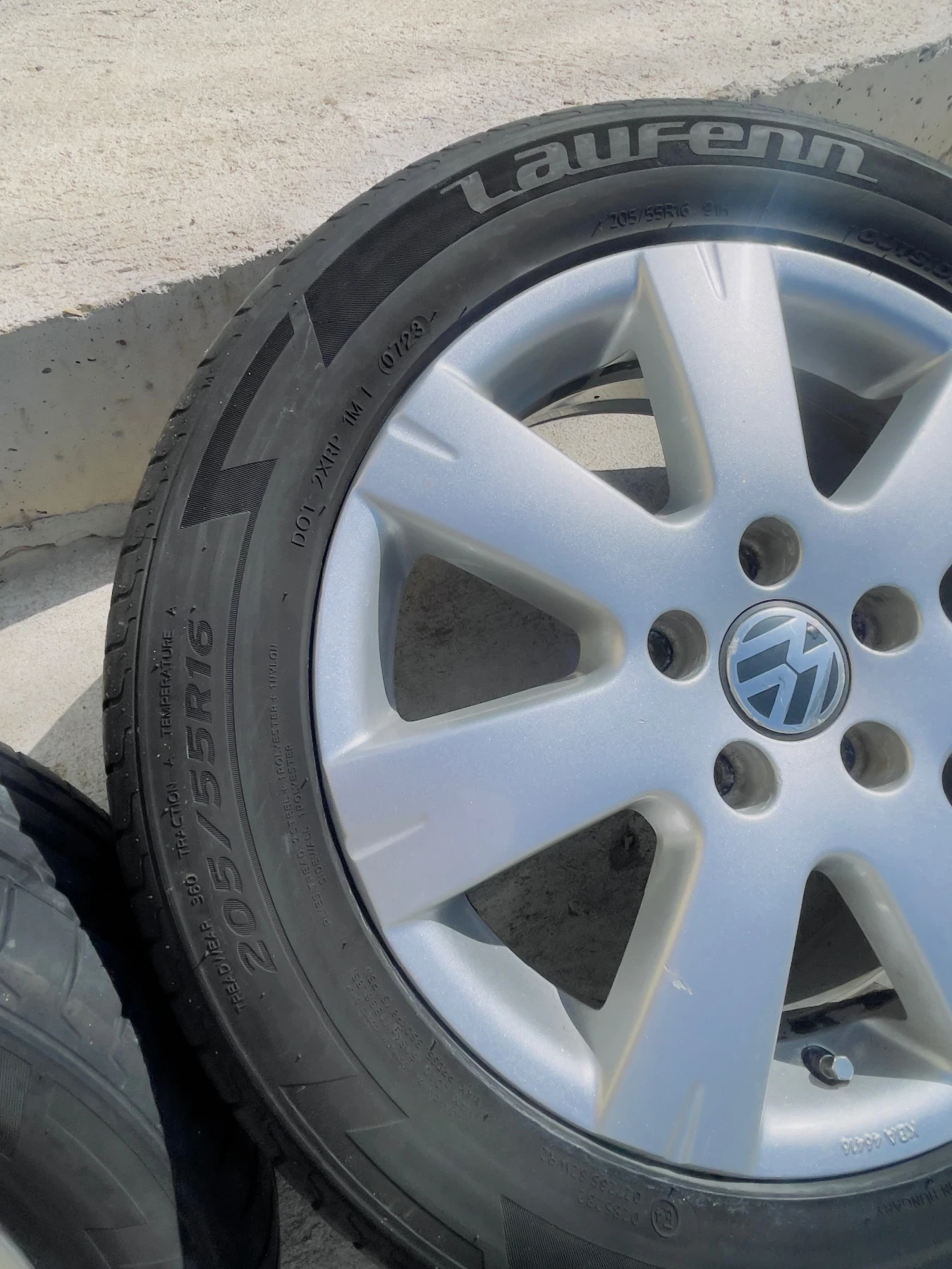 Гуми с джанти Други 205/55R16, снимка 2 - Гуми и джанти - 53836576