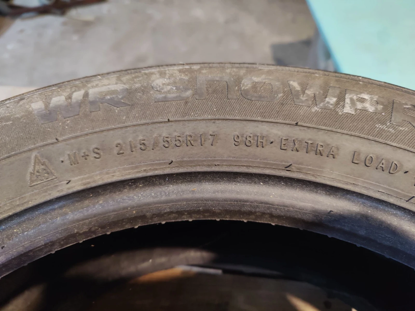 Гуми Зимни 215/55R17, снимка 2 - Гуми и джанти - 56706962