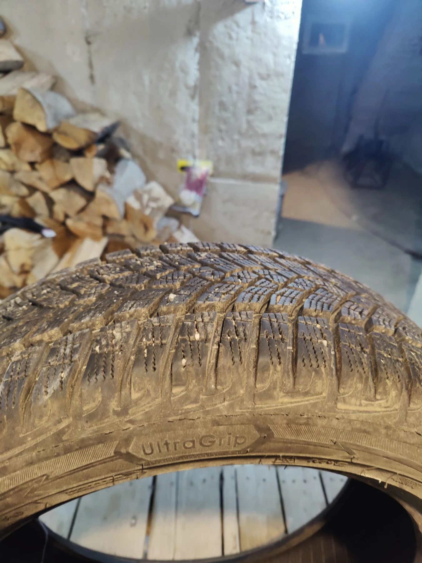 Гуми Зимни 215/55R17, снимка 8 - Гуми и джанти - 56706962