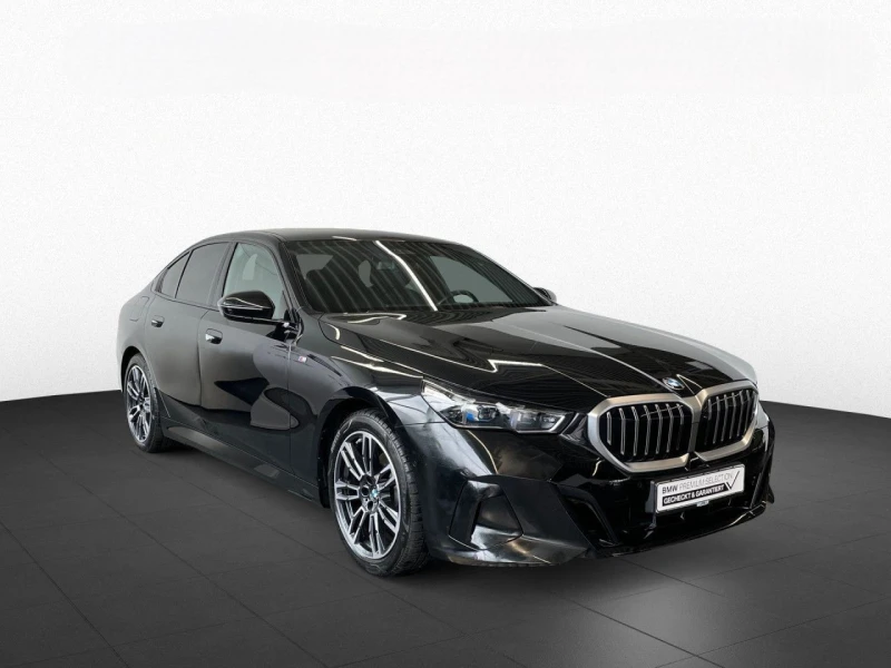 BMW 520 d G60 M-Sport 360/Harman Kardon/ACC/HUD В ГАРАНЦИЯ, снимка 2 - Автомобили и джипове - 47417921