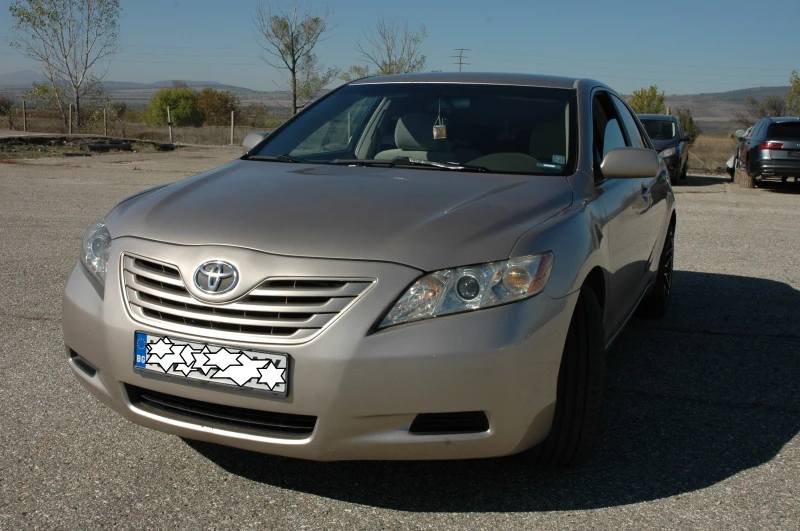 Toyota Camry LE, снимка 1 - Автомобили и джипове - 47678712