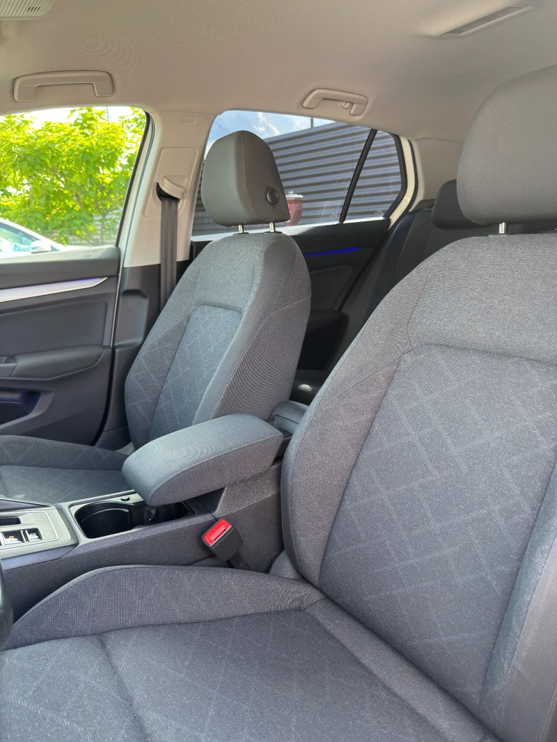 VW Golf VW Golf 8 2.0 TDI, снимка 12 - Автомобили и джипове - 52923778