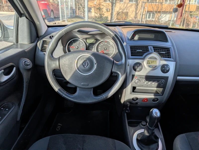 Renault Megane Sedan 1.5 dci, снимка 9 - Автомобили и джипове - 52834504