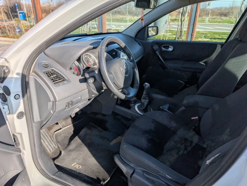 Renault Megane Sedan 1.5 dci, снимка 7 - Автомобили и джипове - 52834504