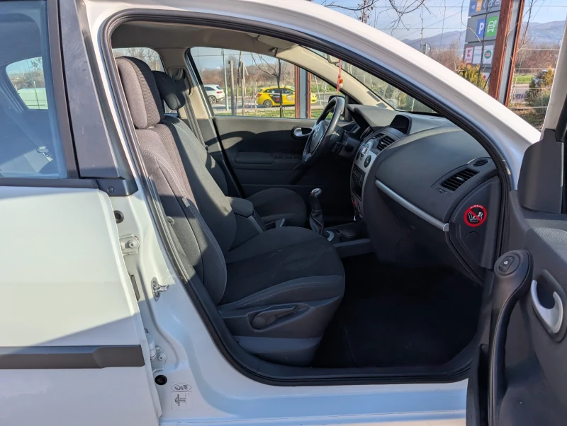 Renault Megane Sedan 1.5 dci, снимка 5 - Автомобили и джипове - 52834504