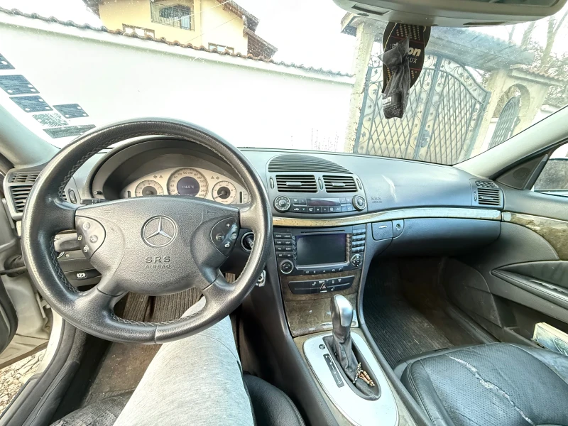 Mercedes-Benz E 320, снимка 8 - Автомобили и джипове - 53400167