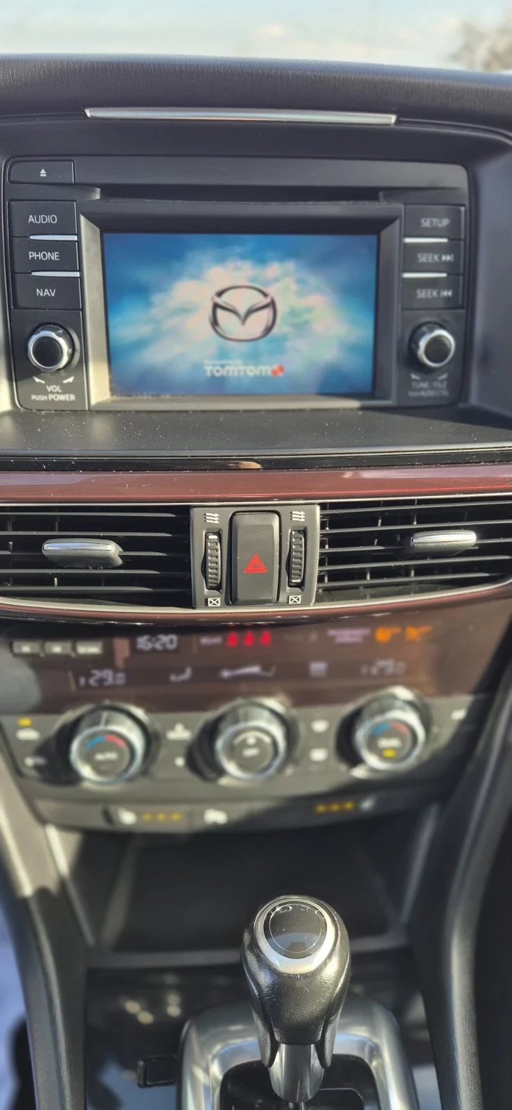 Mazda 6 2.2SKYACTIV/ПОДГРЕВ/ПАНОРАМА/КАМЕРА/ЕВРО 6, снимка 9 - Автомобили и джипове - 53504439