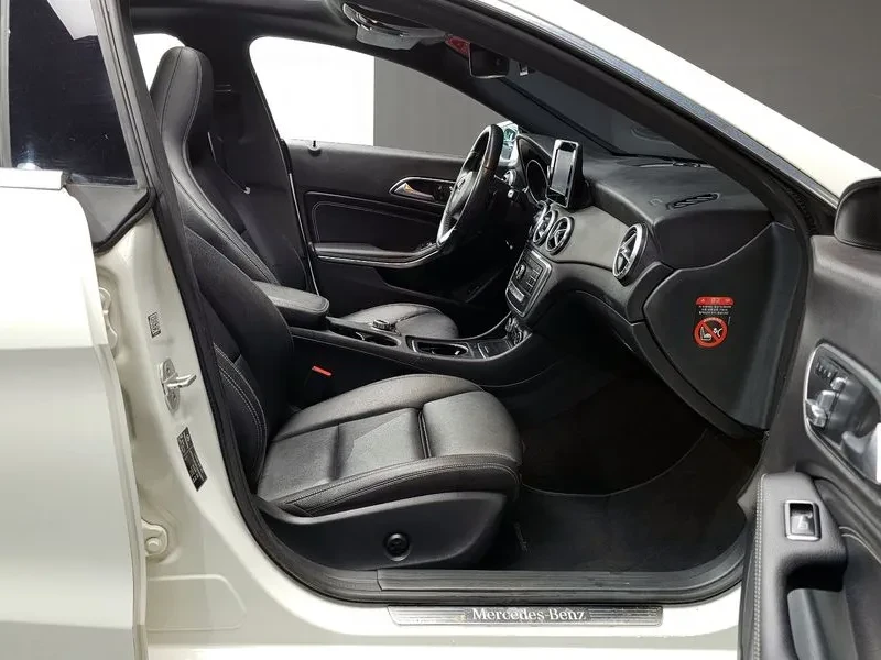 Mercedes-Benz CLA, снимка 11 - Автомобили и джипове - 54288365