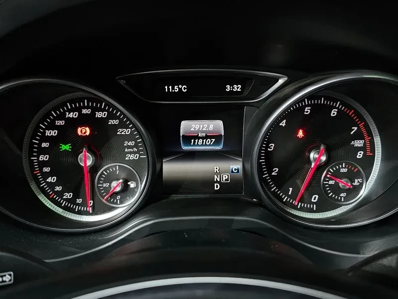 Mercedes-Benz CLA, снимка 8 - Автомобили и джипове - 54288365