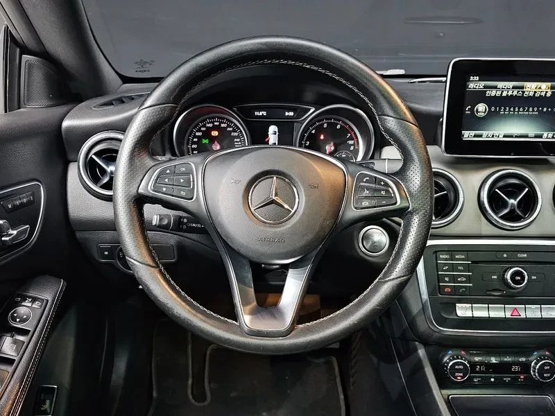 Mercedes-Benz CLA, снимка 13 - Автомобили и джипове - 54288365