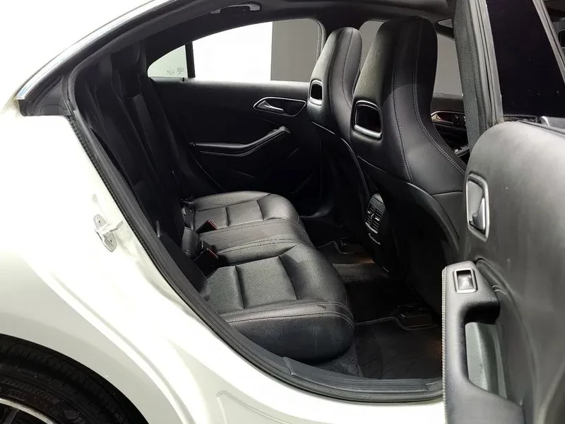 Mercedes-Benz CLA, снимка 12 - Автомобили и джипове - 54288365