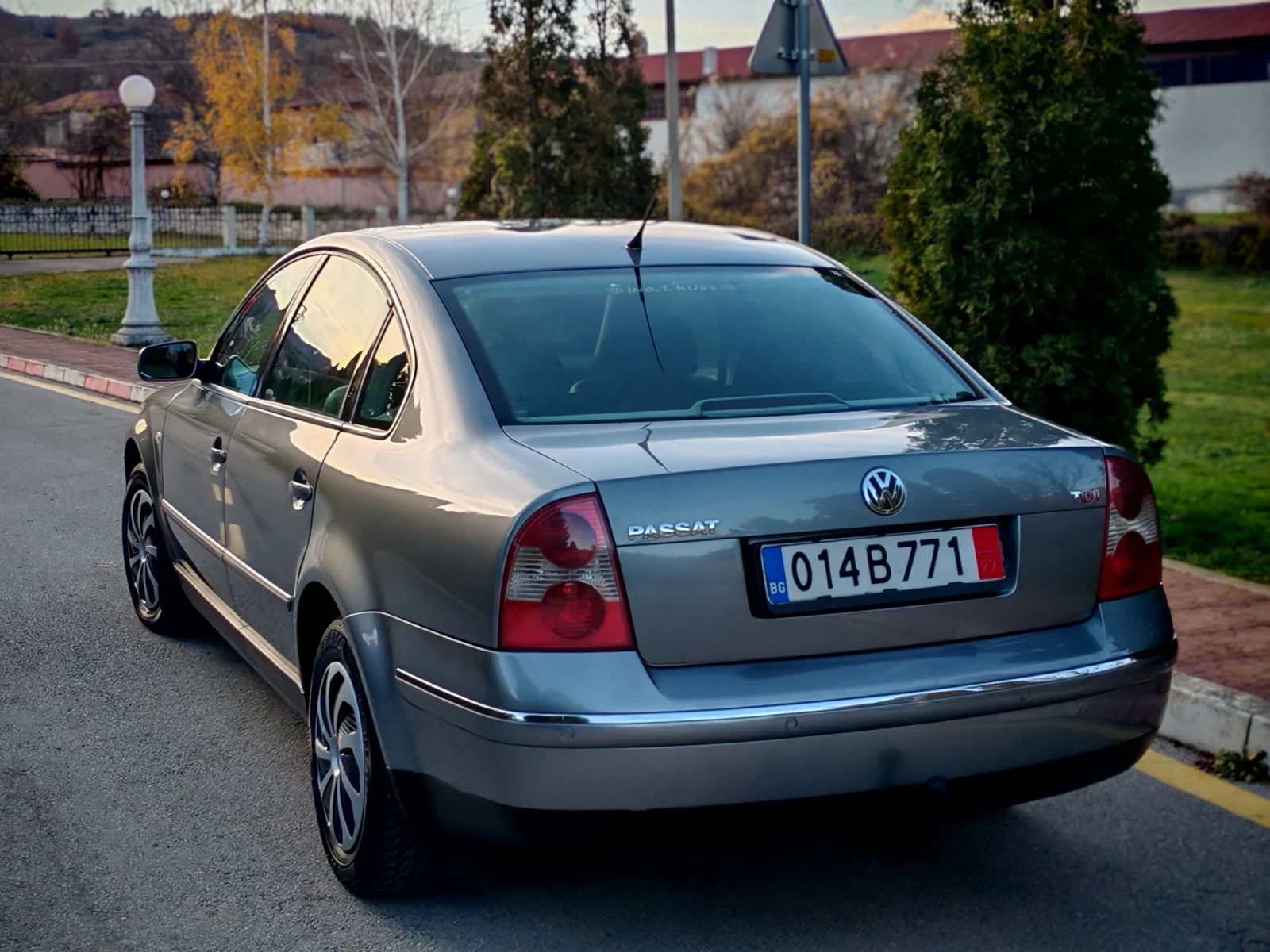 VW Passat 1.9TDI(101)* HIGHLINE* СЕДАН* НОВ ВНОС*  - изображение 5