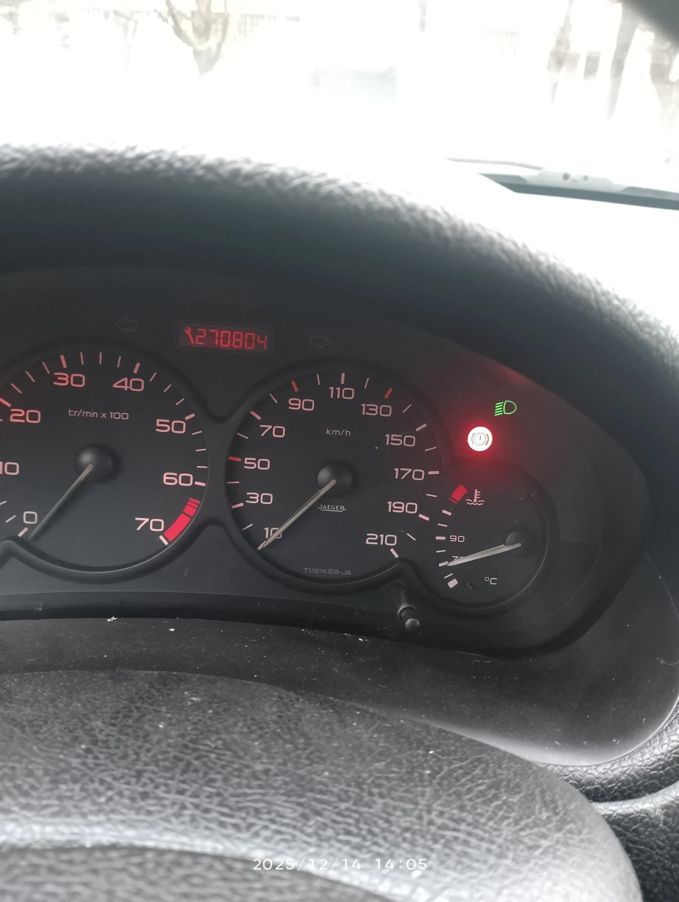 Peugeot 206 1.4 бензин 75 к.с - изображение 8