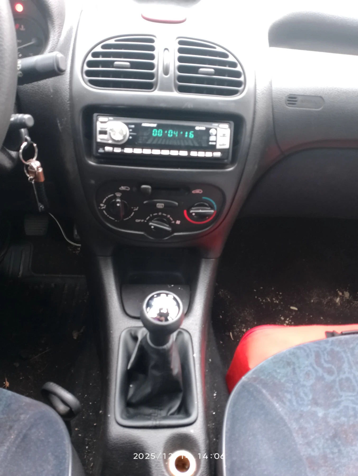 Peugeot 206 1.4 бензин 75 к.с - изображение 7
