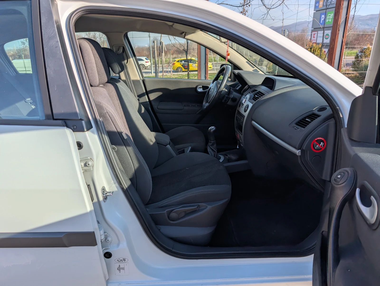 Renault Megane Sedan 1.5 dci - изображение 5