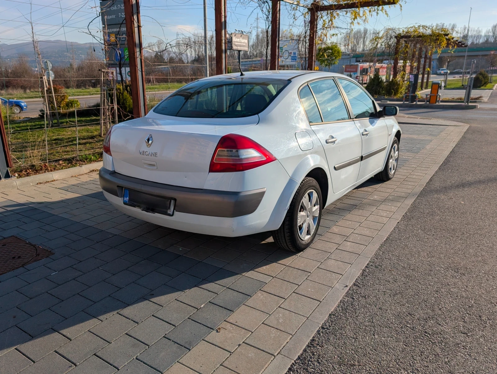 Renault Megane Sedan 1.5 dci - изображение 4