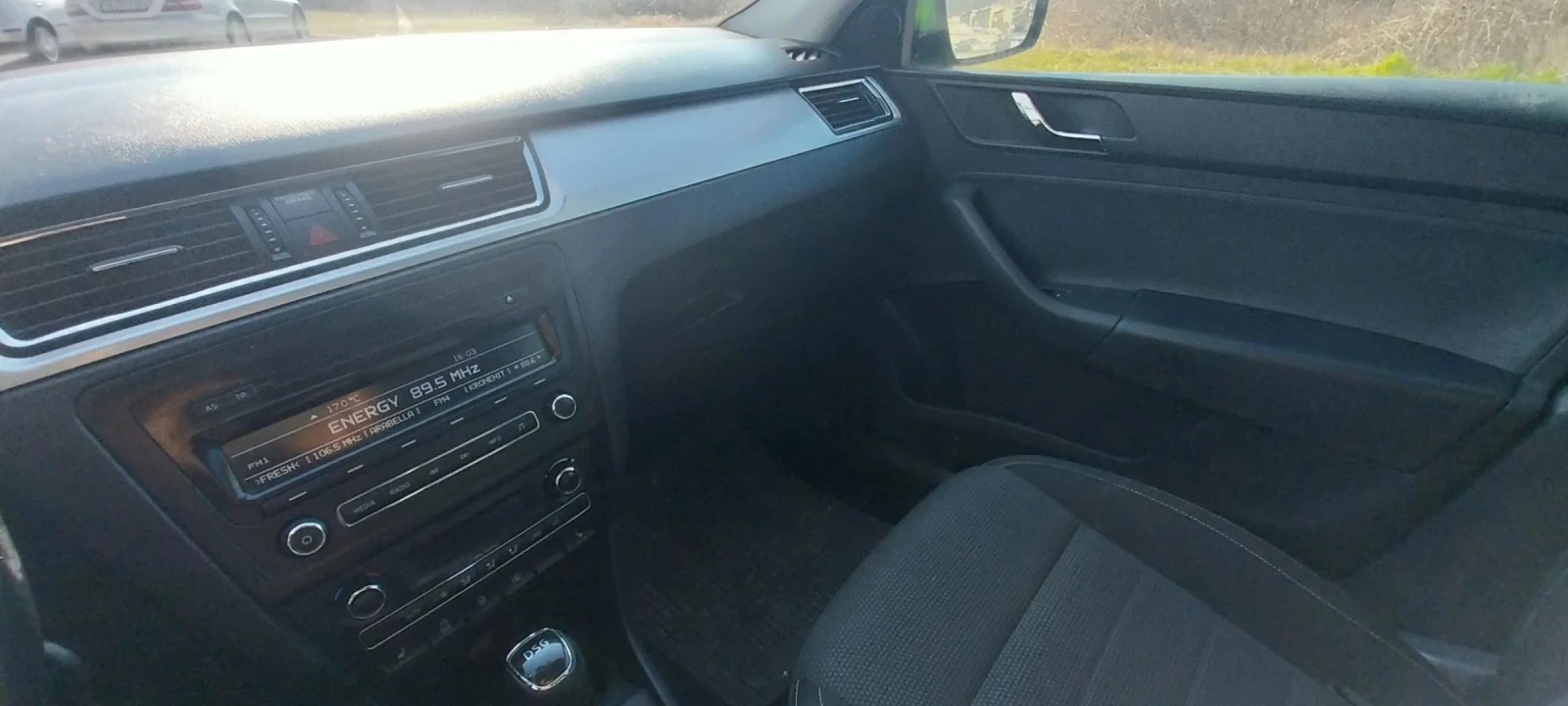 Skoda Rapid 1.6 90кс avtomat elegant evro6 TOP, снимка 6 - Автомобили и джипове - 53939635