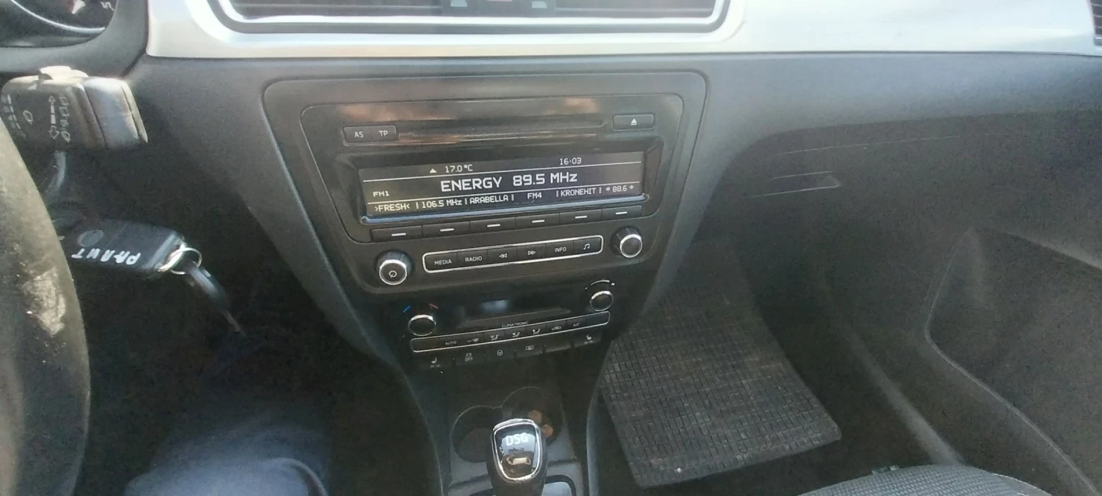 Skoda Rapid 1.6 90кс avtomat elegant evro6 TOP, снимка 7 - Автомобили и джипове - 53939635