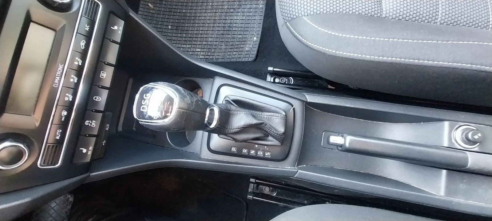 Skoda Rapid 1.6 90кс avtomat elegant evro6 TOP, снимка 10 - Автомобили и джипове - 53939635