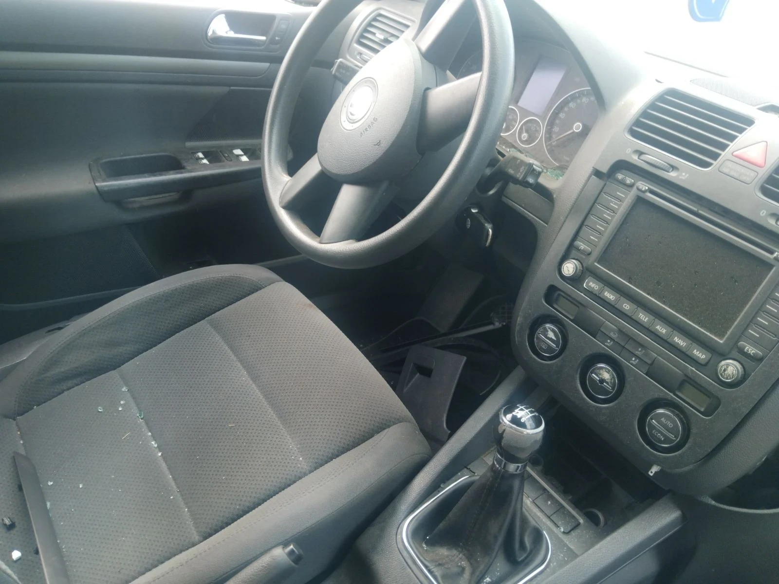 VW Golf 1.6 fsi, снимка 5 - Автомобили и джипове - 55274611