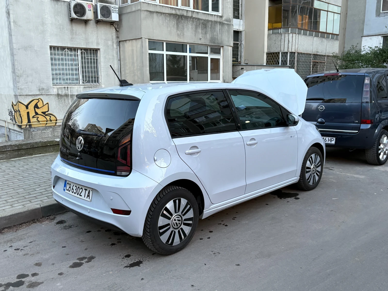 VW Up e-Up!, снимка 2 - Автомобили и джипове - 55474810