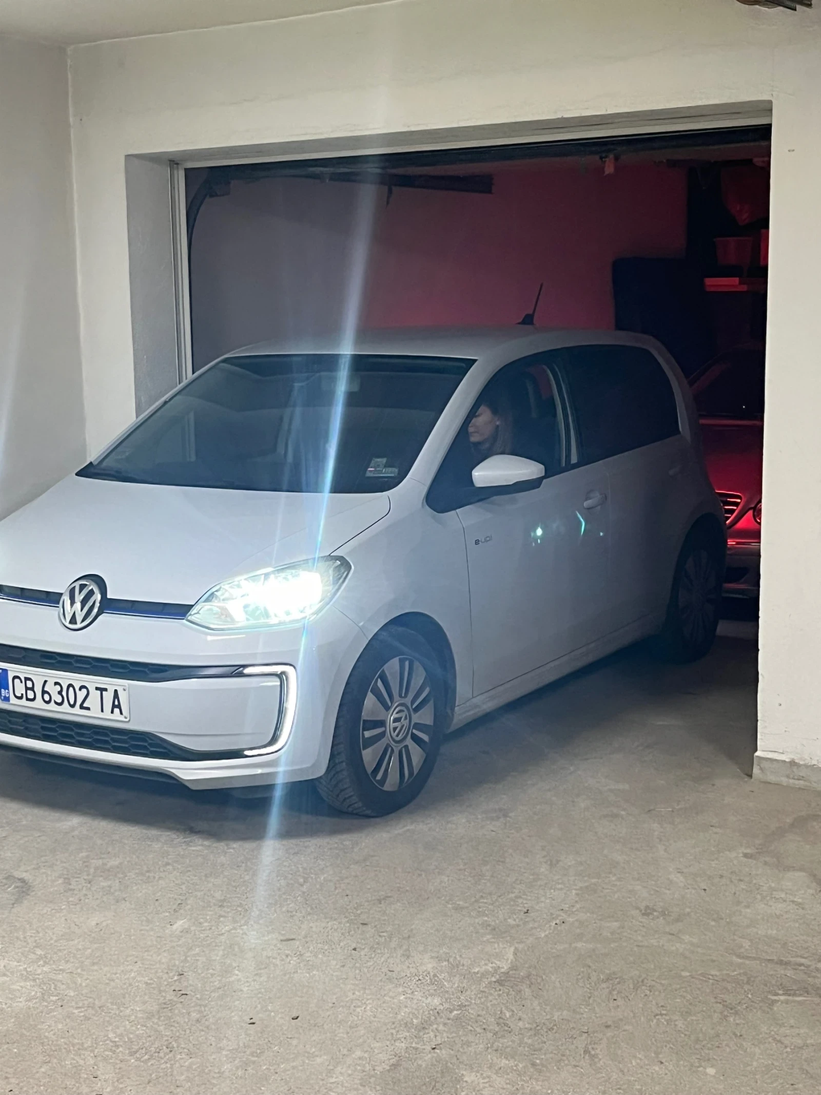 VW Up e-Up!, снимка 6 - Автомобили и джипове - 55474810