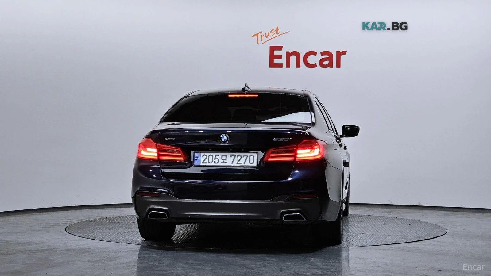 BMW 530 XDRIVE* MSPORT* DISTRONIC* КАМЕРА* ХЕДЪП* ПОДГРЕВ*, снимка 4 - Автомобили и джипове - 56182396