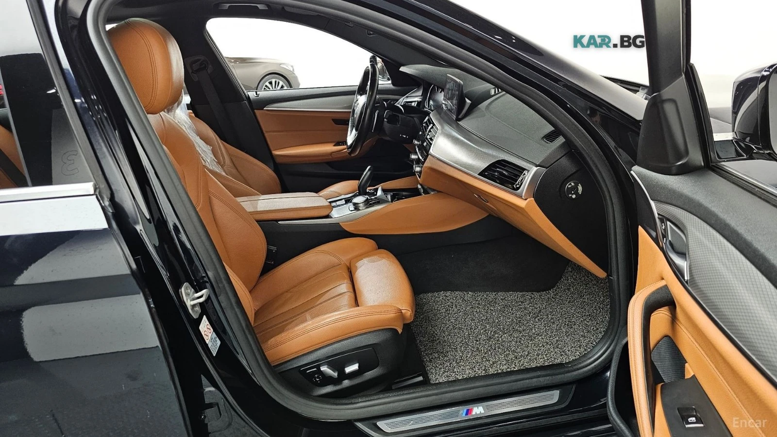 BMW 530 XDRIVE* MSPORT* DISTRONIC* КАМЕРА* ХЕДЪП* ПОДГРЕВ*, снимка 9 - Автомобили и джипове - 56182396