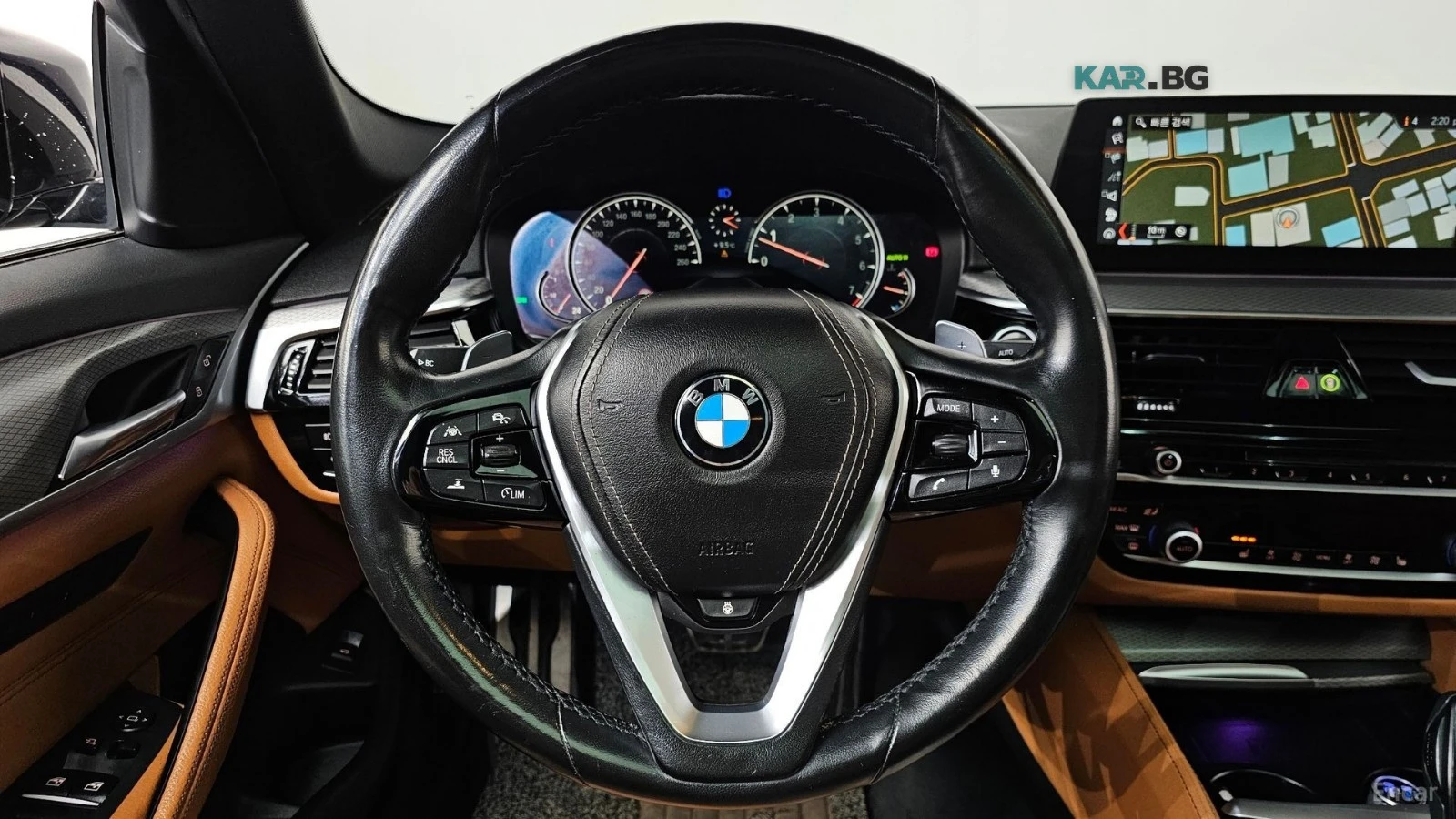 BMW 530 XDRIVE* MSPORT* DISTRONIC* КАМЕРА* ХЕДЪП* ПОДГРЕВ*, снимка 6 - Автомобили и джипове - 56182396