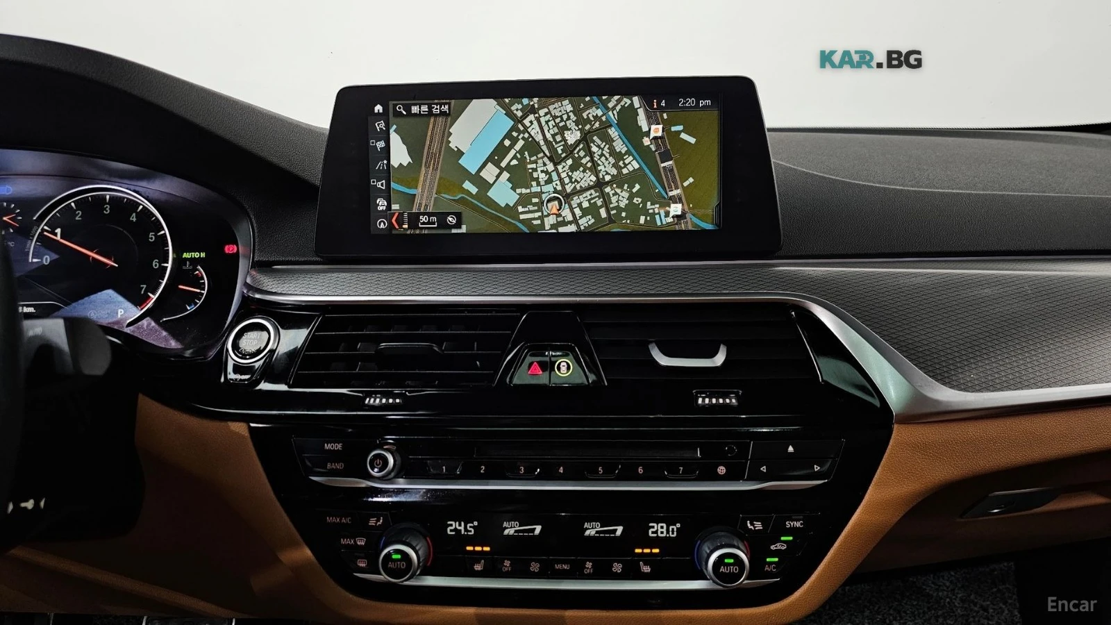 BMW 530 XDRIVE* MSPORT* DISTRONIC* КАМЕРА* ХЕДЪП* ПОДГРЕВ*, снимка 12 - Автомобили и джипове - 56182396
