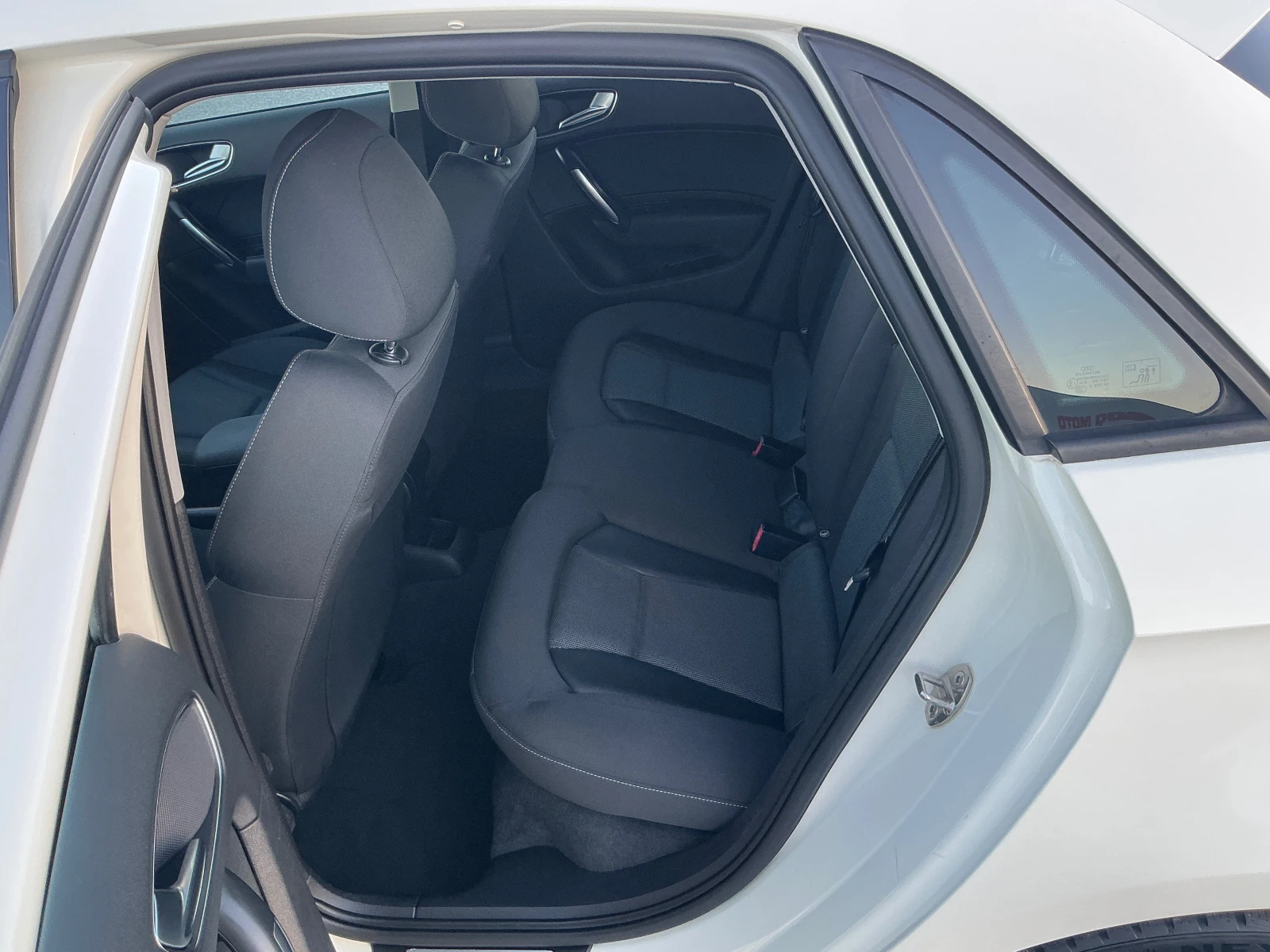 Audi A1 1.6 TDI, снимка 13 - Автомобили и джипове - 56376125