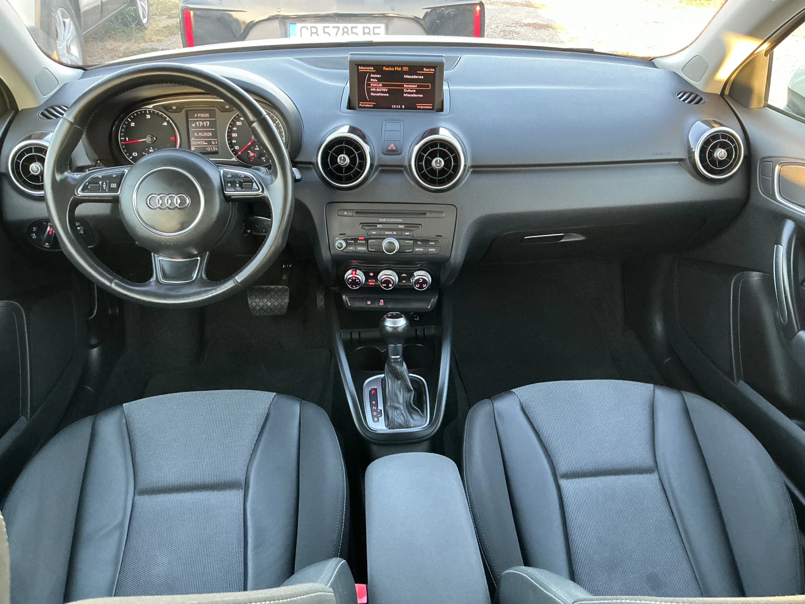 Audi A1 1.6 TDI, снимка 10 - Автомобили и джипове - 56376125