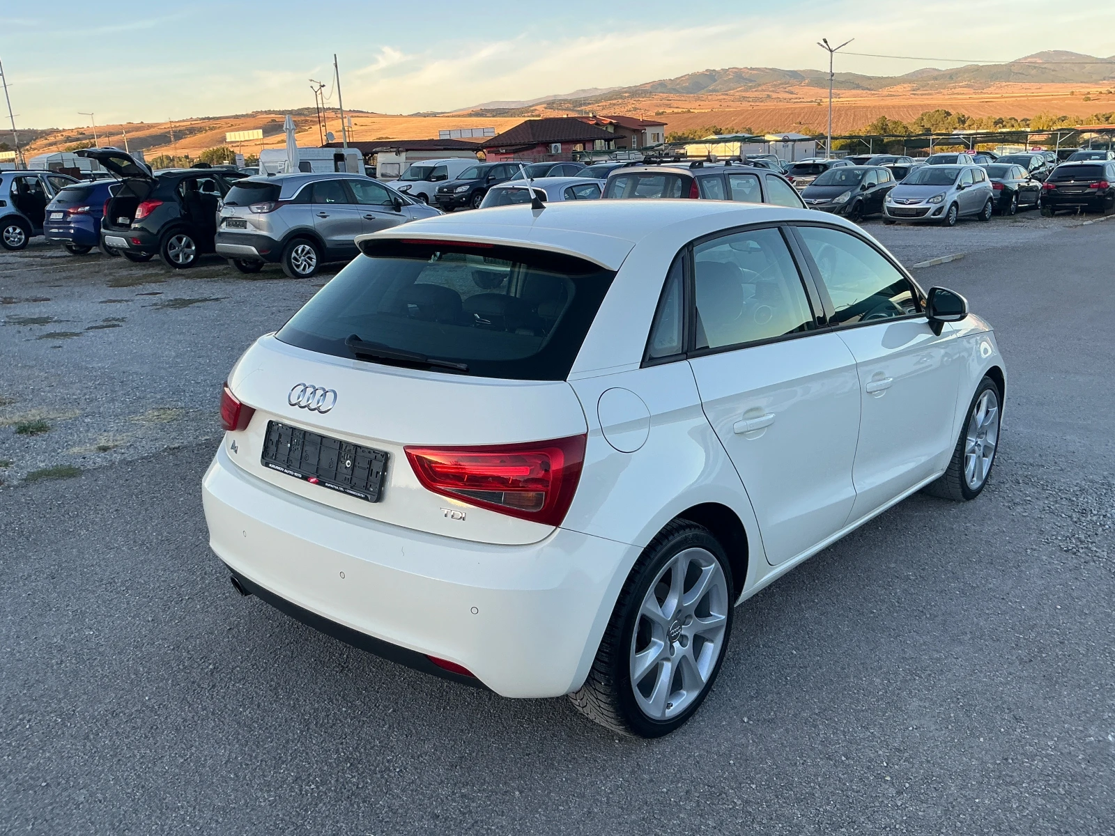 Audi A1 1.6 TDI, снимка 6 - Автомобили и джипове - 56376125