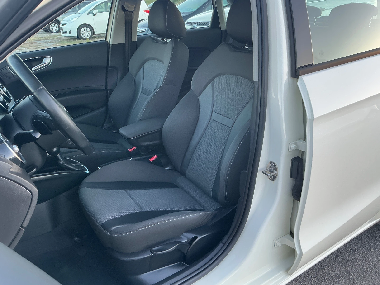 Audi A1 1.6 TDI, снимка 12 - Автомобили и джипове - 56376125