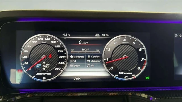 Mercedes-Benz G 63 AMG 4MATIC* Авто Кредит* (ЦЕНА ДО БГ), снимка 11 - Автомобили и джипове - 53528788