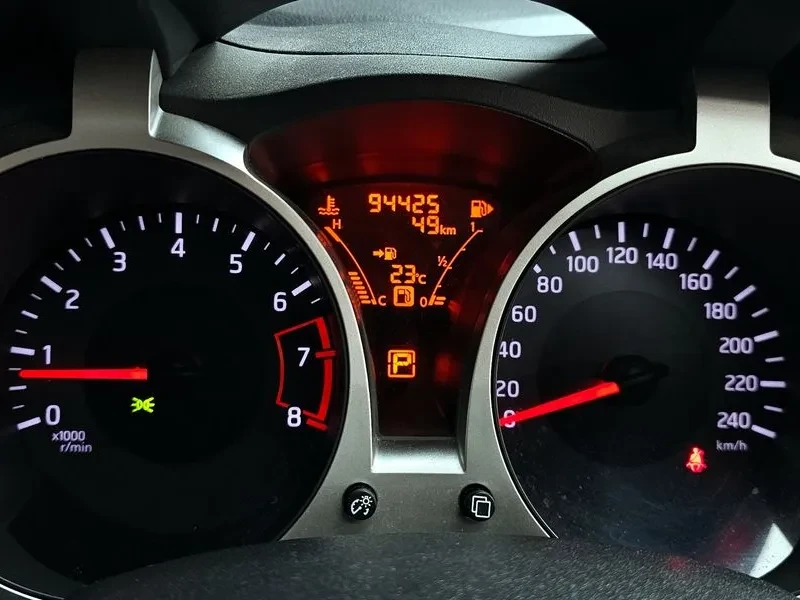 Nissan Juke SV F15 1.6 Бензин, снимка 5 - Автомобили и джипове - 55458339