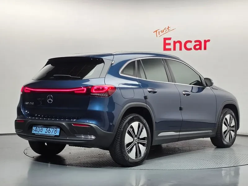 Mercedes-Benz EQA 250 ПАМЕТ| ПОДГРЕВ| КАМЕРИ| СЕНЗОРИ, снимка 2 - Автомобили и джипове - 56621959