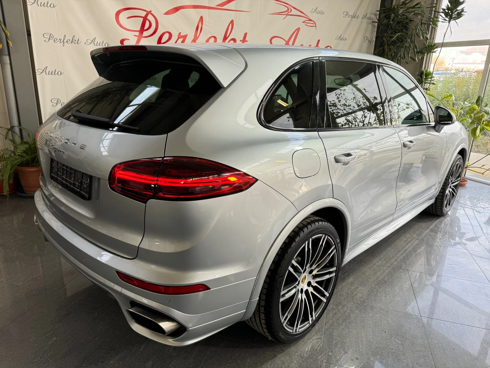 Porsche Cayenne 3.0 V6 TDI - * FACELIFT * GTS * BOSE * ПАНОРАМА - изображение 4