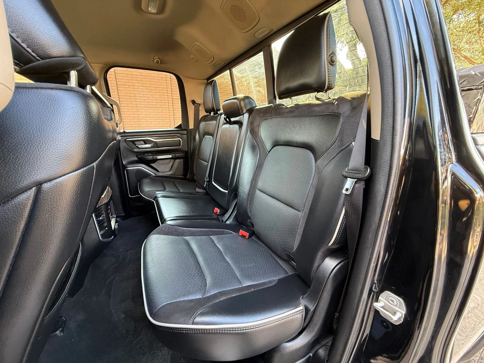 Dodge RAM 1500 LARAMIE - изображение 10