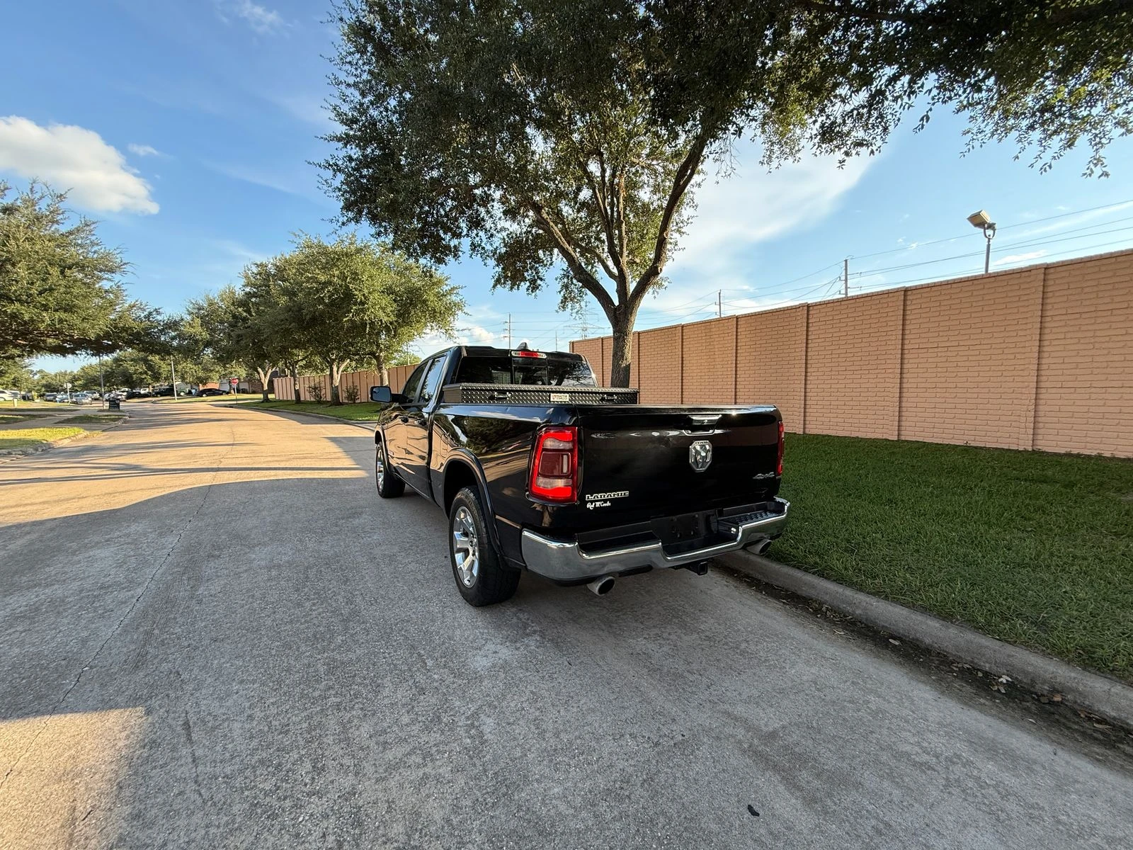Dodge RAM 1500 LARAMIE - изображение 3