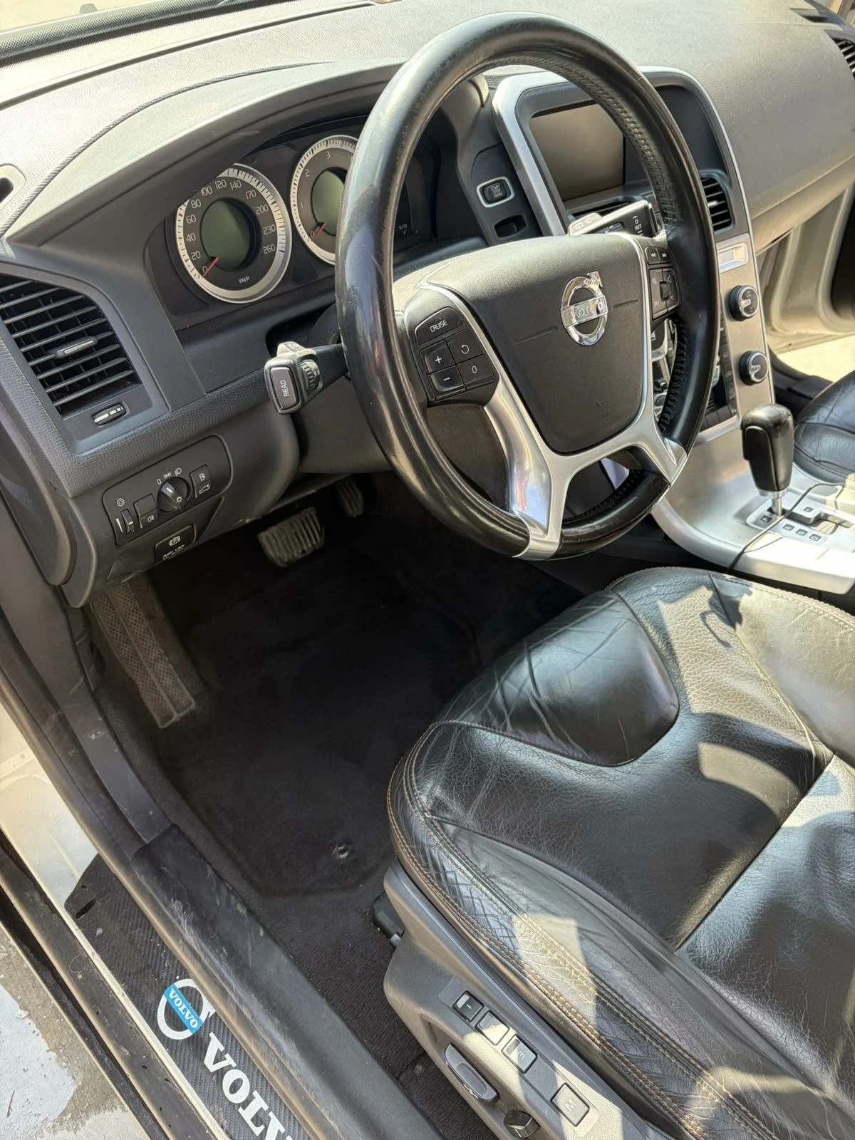 Volvo XC60 D5, снимка 15 - Автомобили и джипове - 53993591