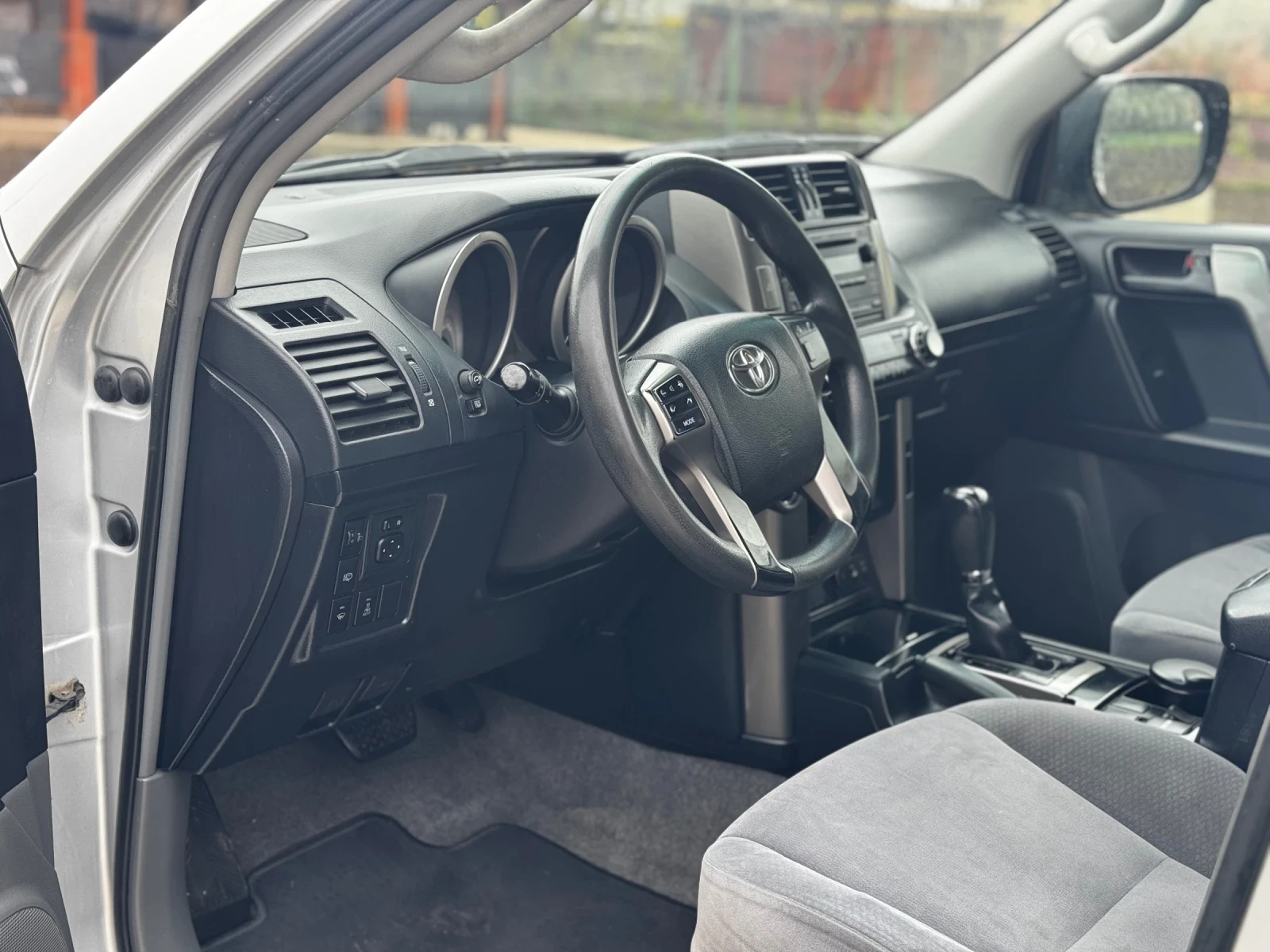 Toyota Land cruiser 3.0d4d* 190к.с.* Автомат, снимка 10 - Автомобили и джипове - 54106332