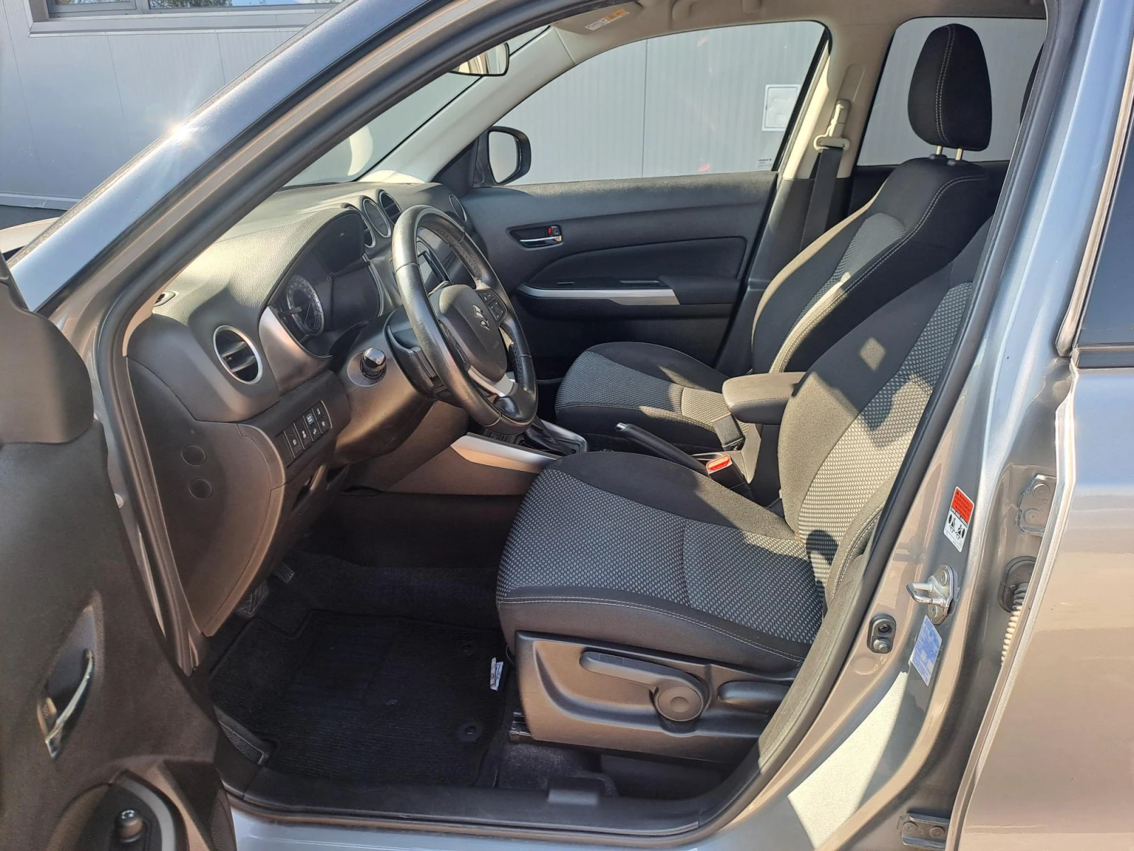 Suzuki Vitara 1.5 GL+ Full Hybrid 4x4 Automatic AGS, снимка 9 - Автомобили и джипове - 55926329