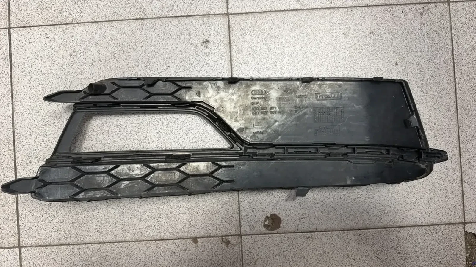 решетка в броня лява AUDI A5 2012- LH 8T0807681K01C, снимка 2 - Части - 55960832