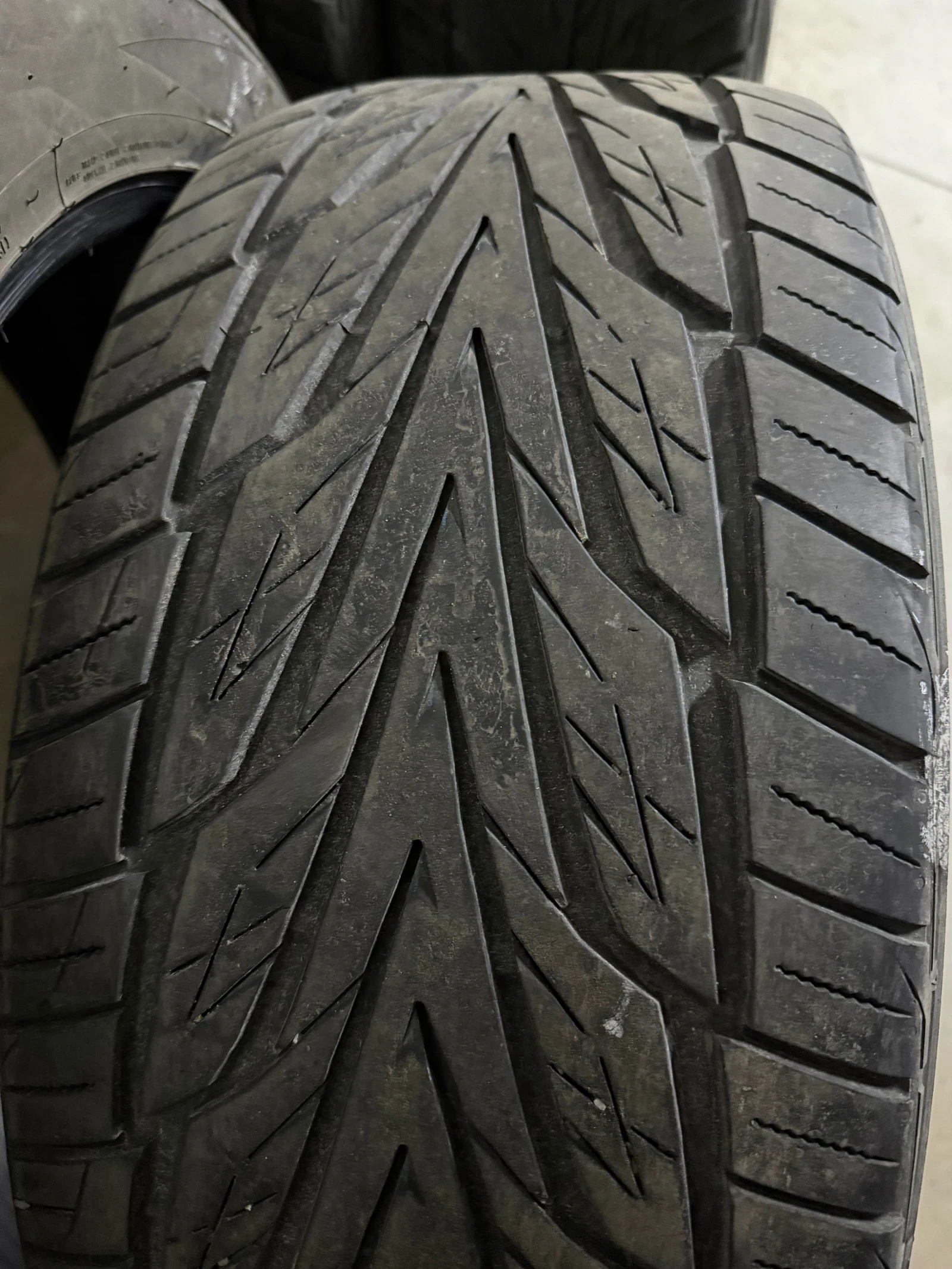 Гуми Всесезонни 275/45R20, снимка 3 - Гуми и джанти - 53527785