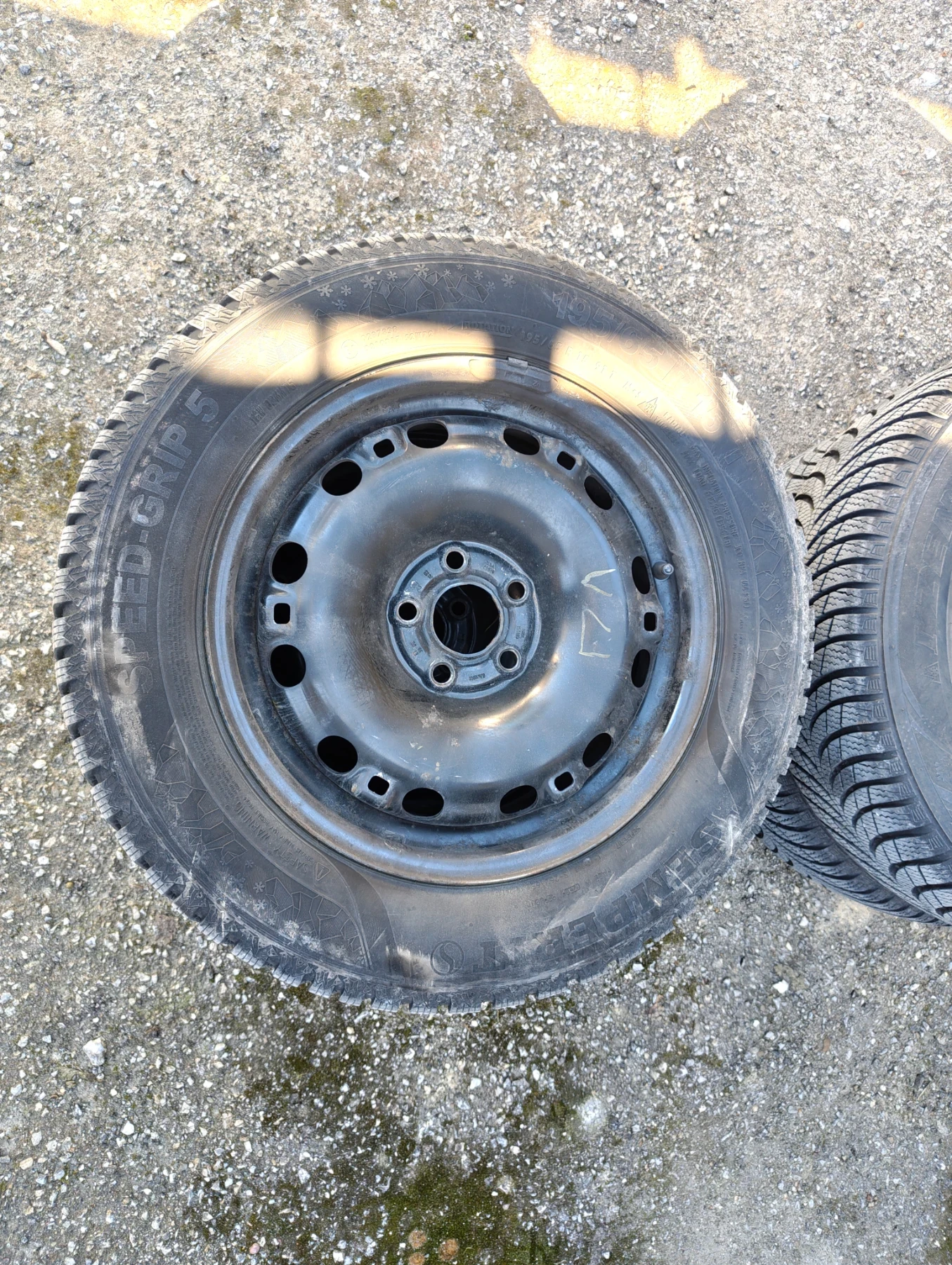 Гуми с джанти Semperit 195/65R15, снимка 5 - Гуми и джанти - 53785963